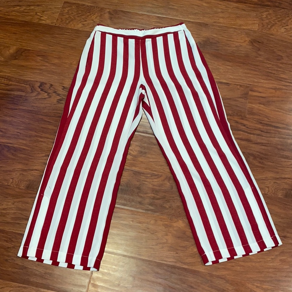Women’s Bar III red & white striped wide leg pants with slits at ankles size L